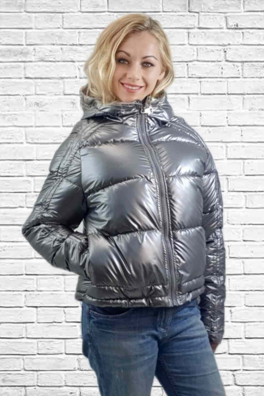 Серебристая куртка на синтепоне женская